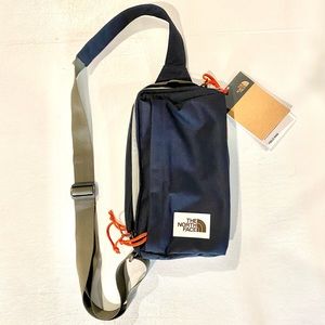 NWT North Face Field Bag